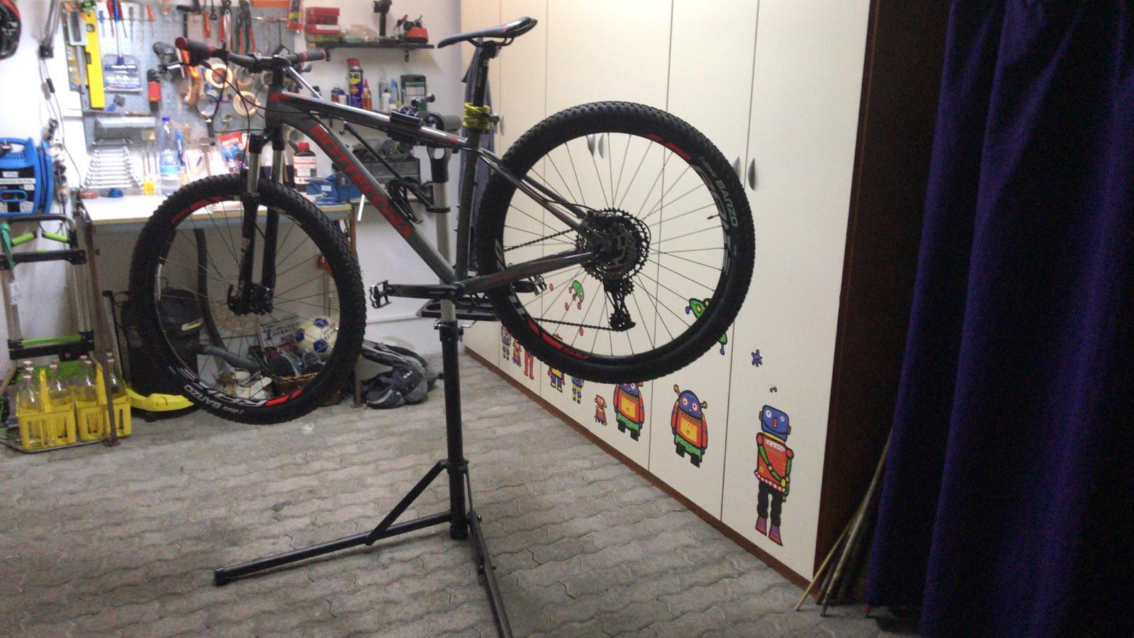 Songmics SBR04B Supporto Bici Alluminio 25 kg Nero
