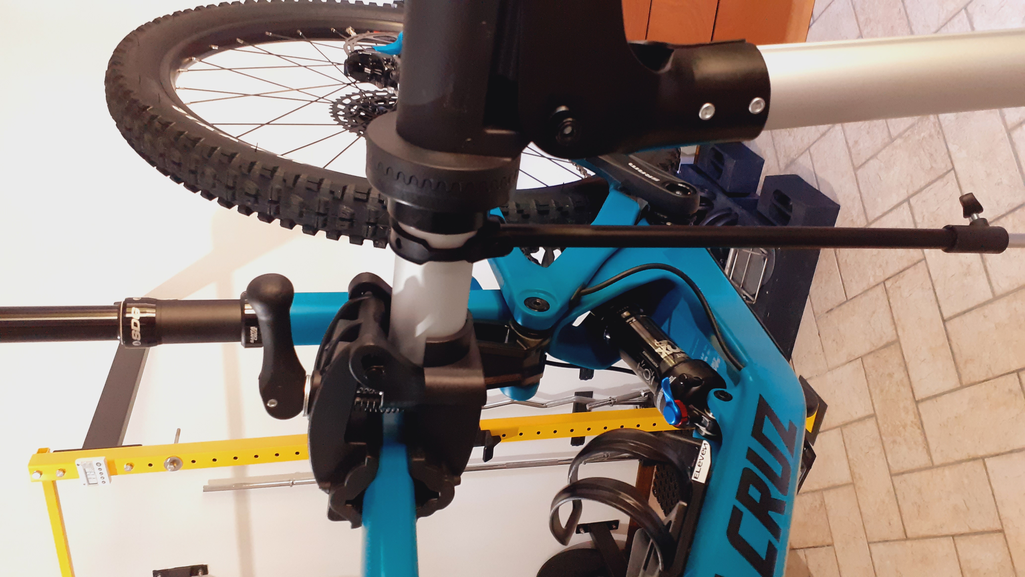 Songmics SBR04B Supporto Bici Alluminio 25 kg Nero