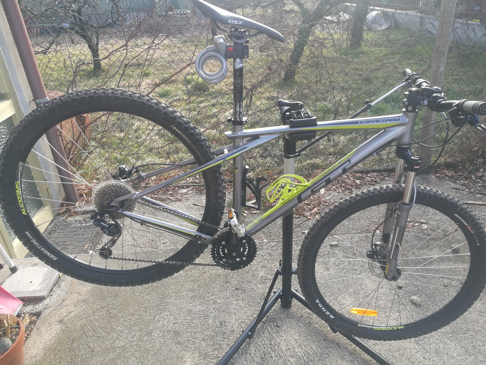 Songmics SBR04B Supporto Bici Alluminio 25 kg Nero